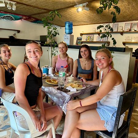 Paradiso Hostel 爱妮岛 外观 照片