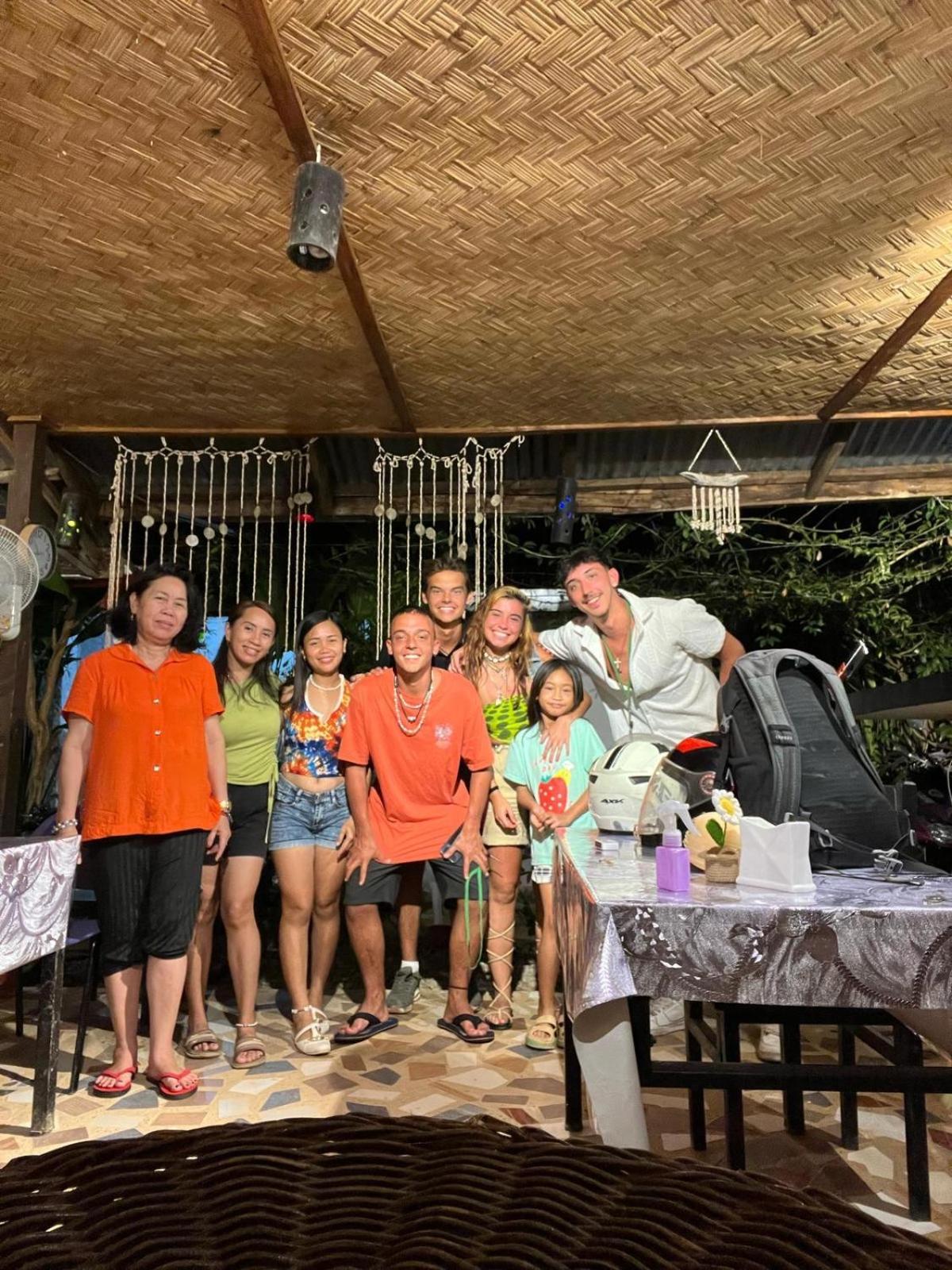 Paradiso Hostel 爱妮岛 外观 照片