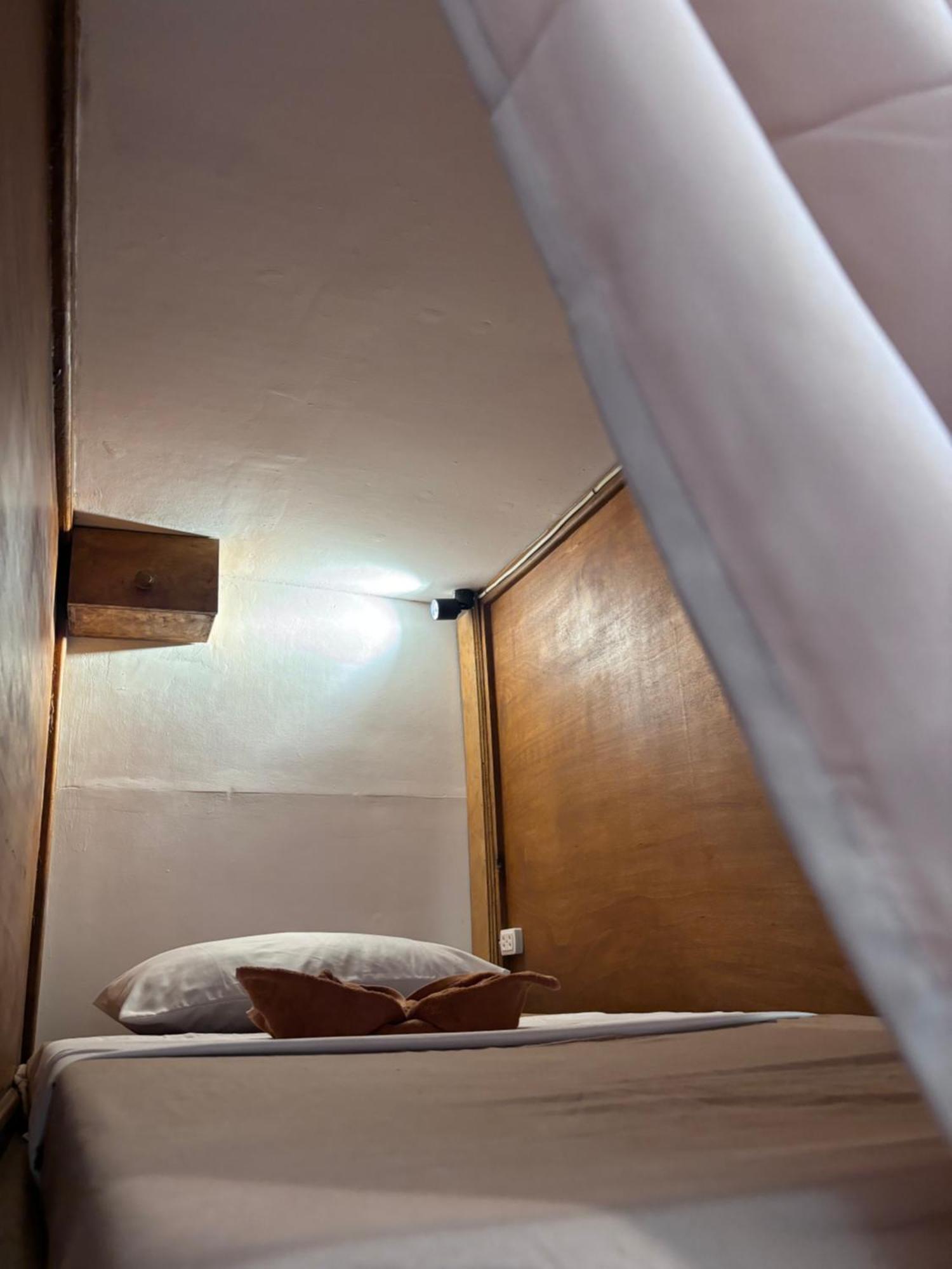 Paradiso Hostel 爱妮岛 外观 照片